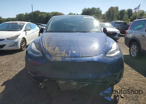 2022 Tesla Model Y из США, поврежденный, VIN 7SAYGDEE1NF318022